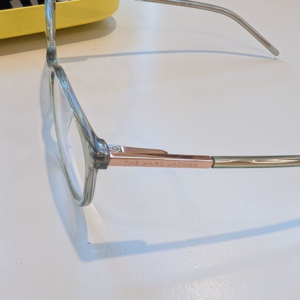 Marc Jacobs Clear Glasses with Black and White Case - Picture 2 of 3